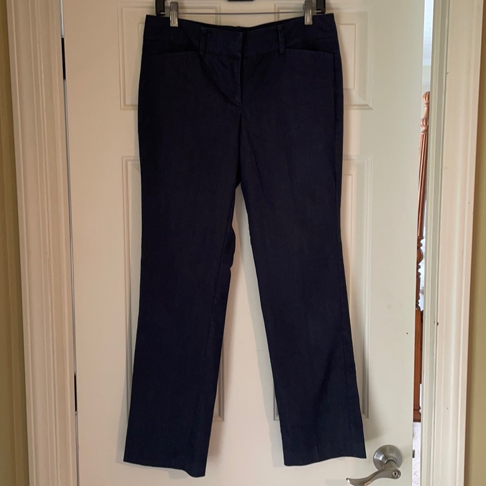 New York & Company Stretch denim blue capris pants. Size 6.